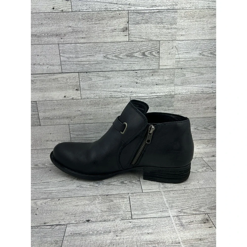 Born F52003 Black Leather Ankle Boots Womens 9M Buckle Strap Zip Lug Sole Bootie